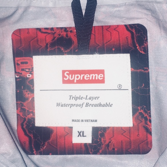 NWOT SUPREME HOODIE WINDBREAKER - Picture 3 of 8